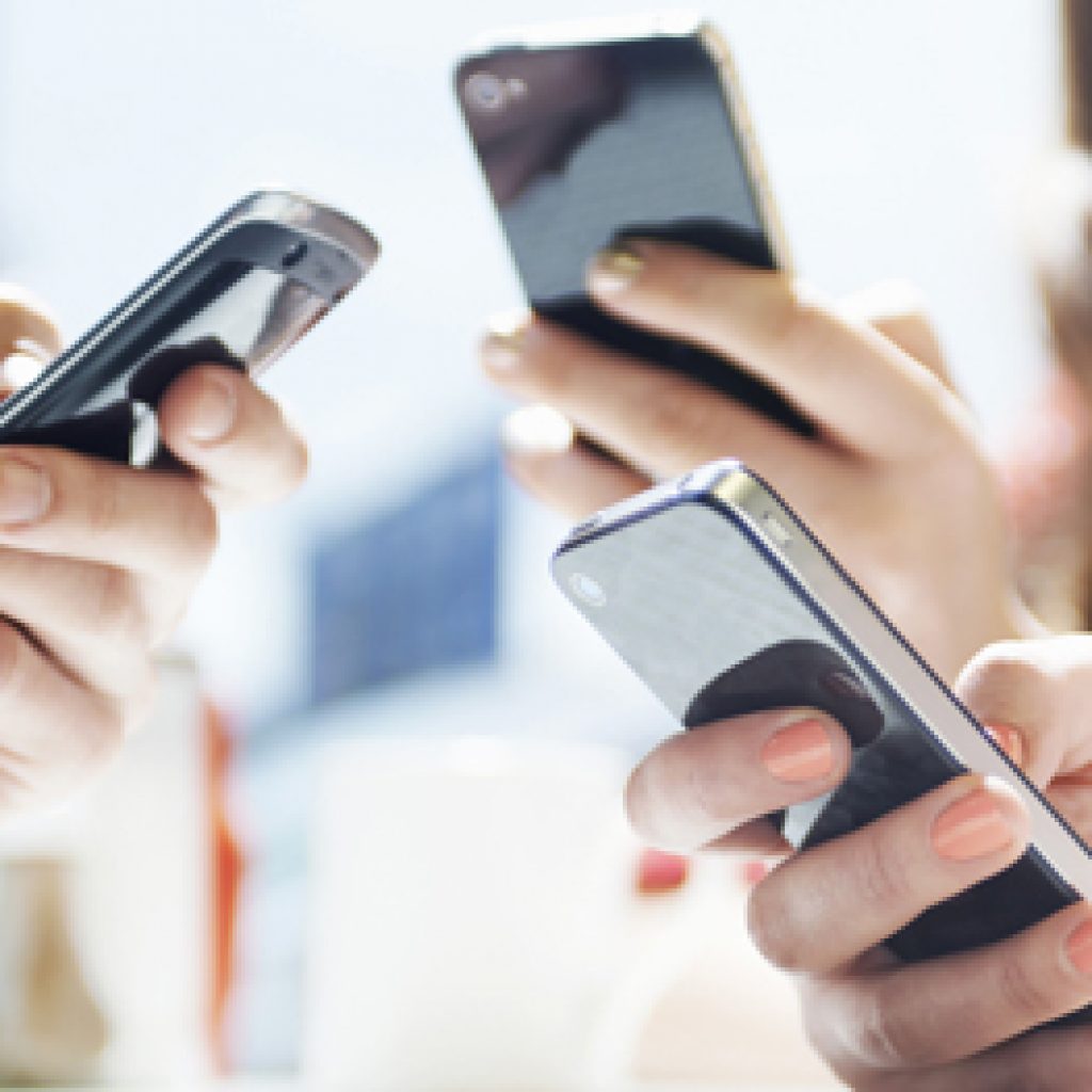 “Obsolescenza programmata” sui telefonini: l’Antitrust avvia 2 procedimenti a carico di Apple e Samsung